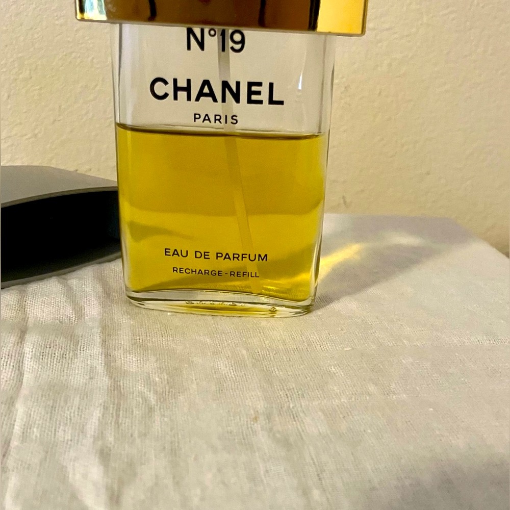 VTG No.19 CHANEL Eau de Parfum Spray Refillable Gray Case RARE 1.7oz 70% Full - Picture 10 of 13
